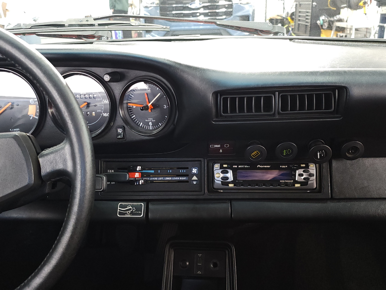 Porsche 911 Carrera  1984