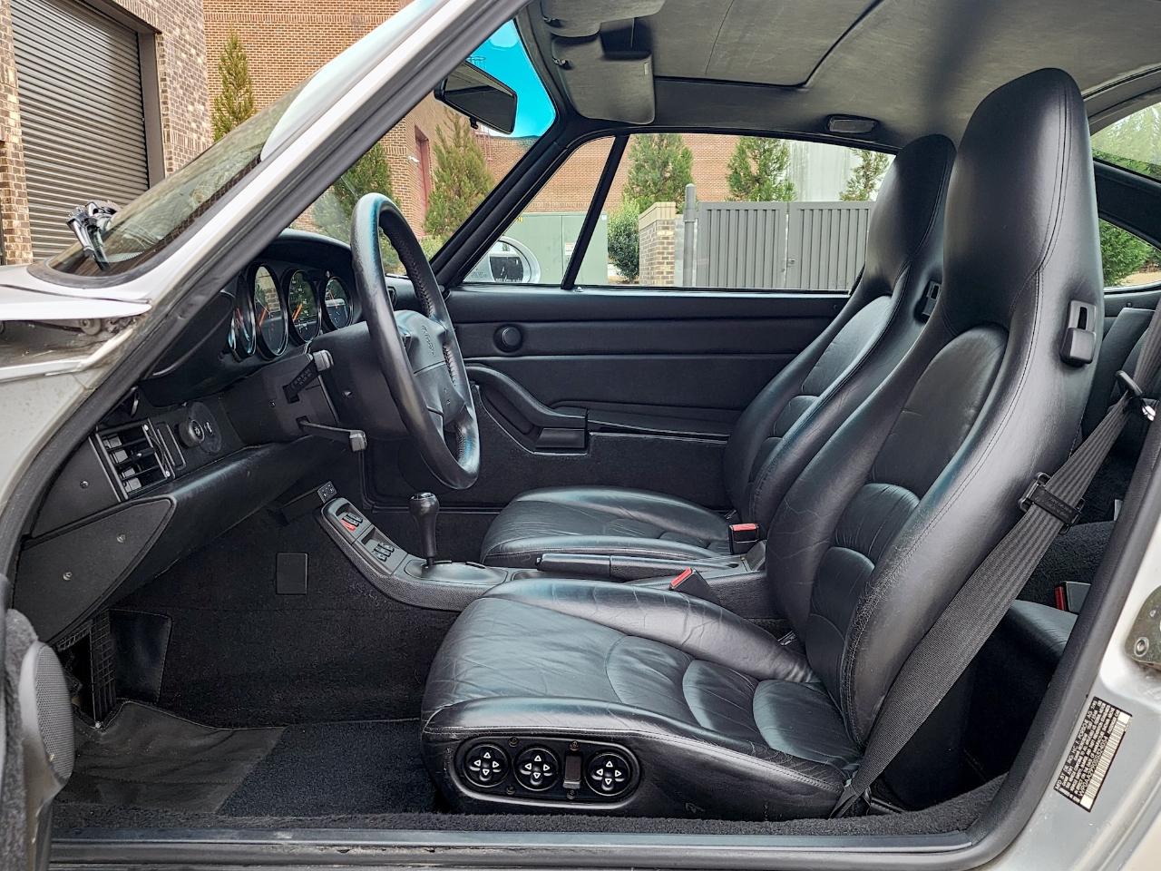 Porsche 911 Carrera  1995