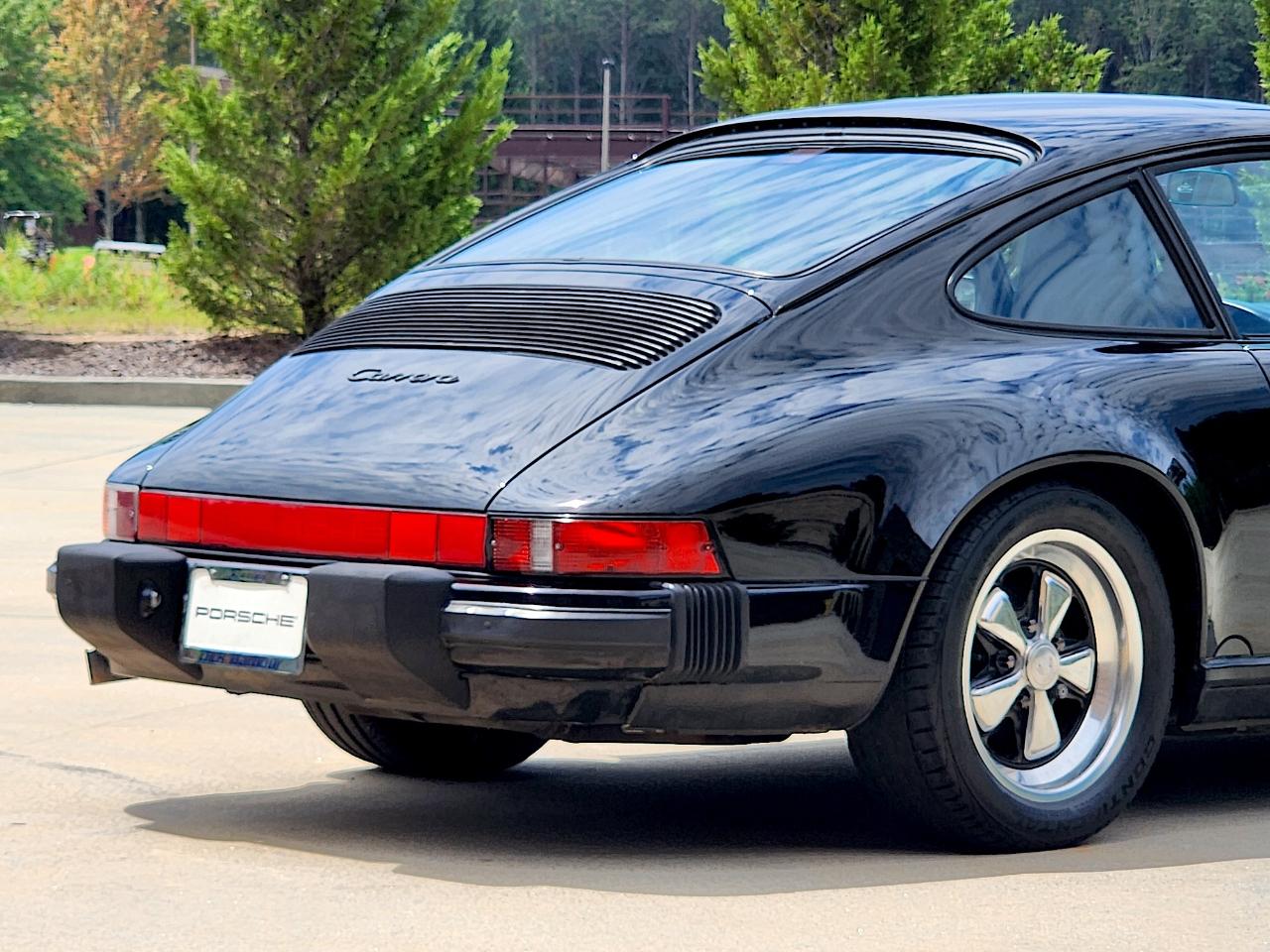 Porsche 911 Carrera  1988