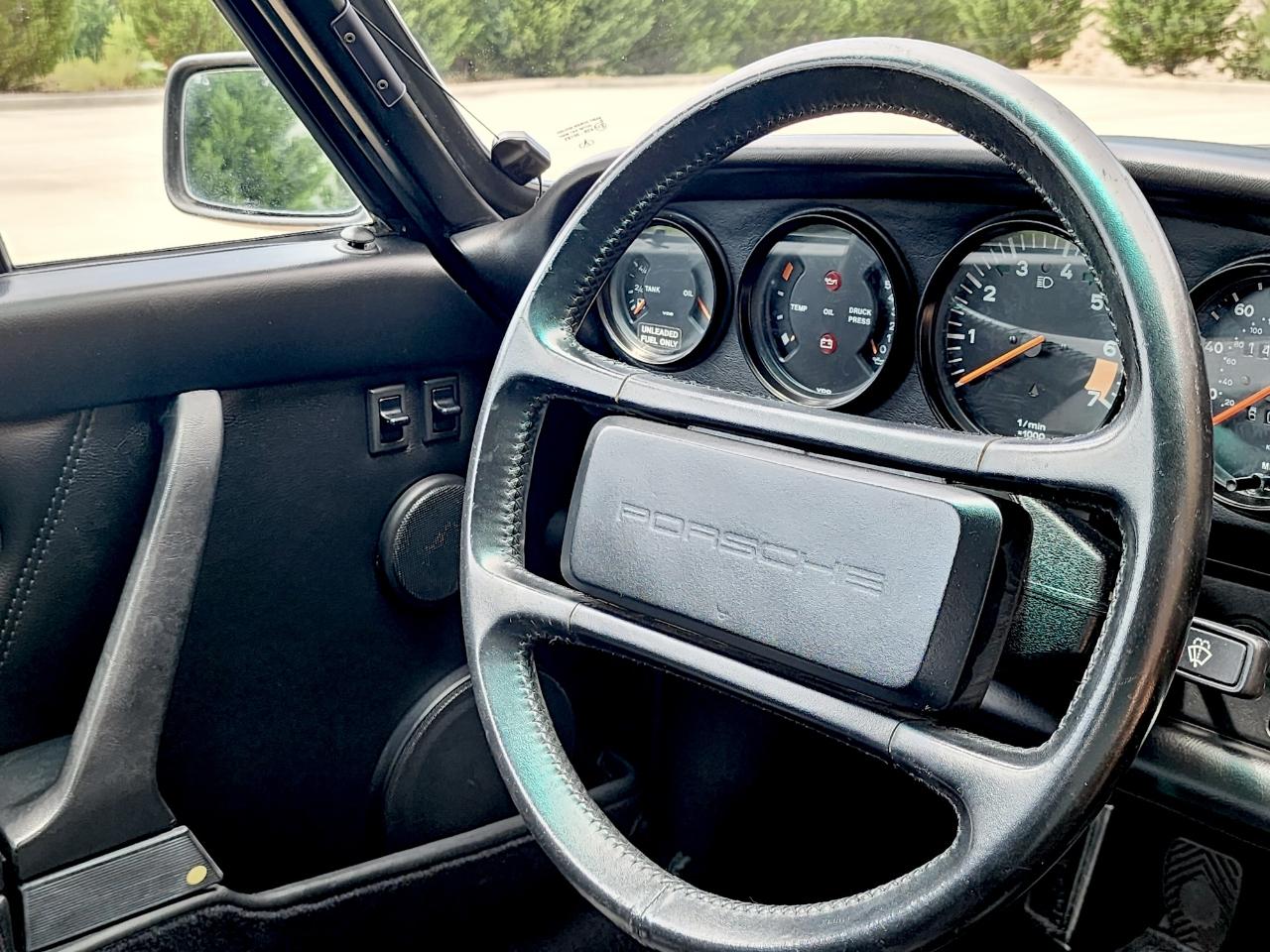 Porsche 911 Carrera  1988