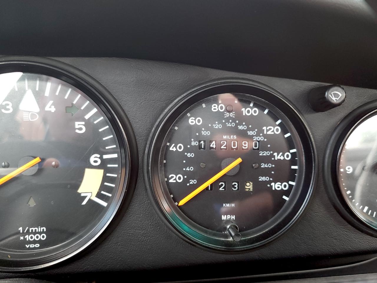 Porsche 911 Carrera  1988