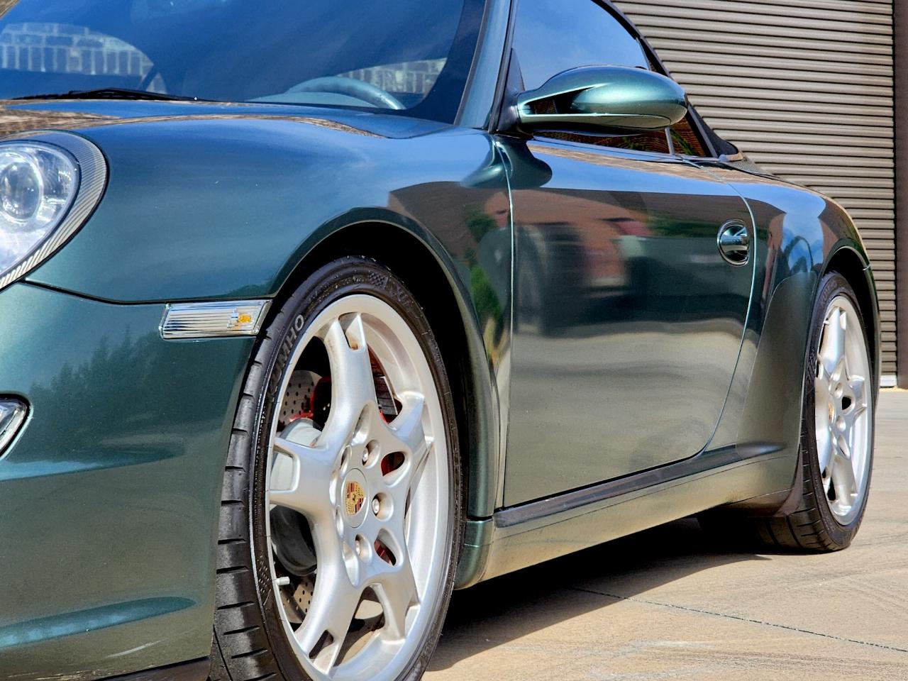 Porsche 911 Carrera  2008