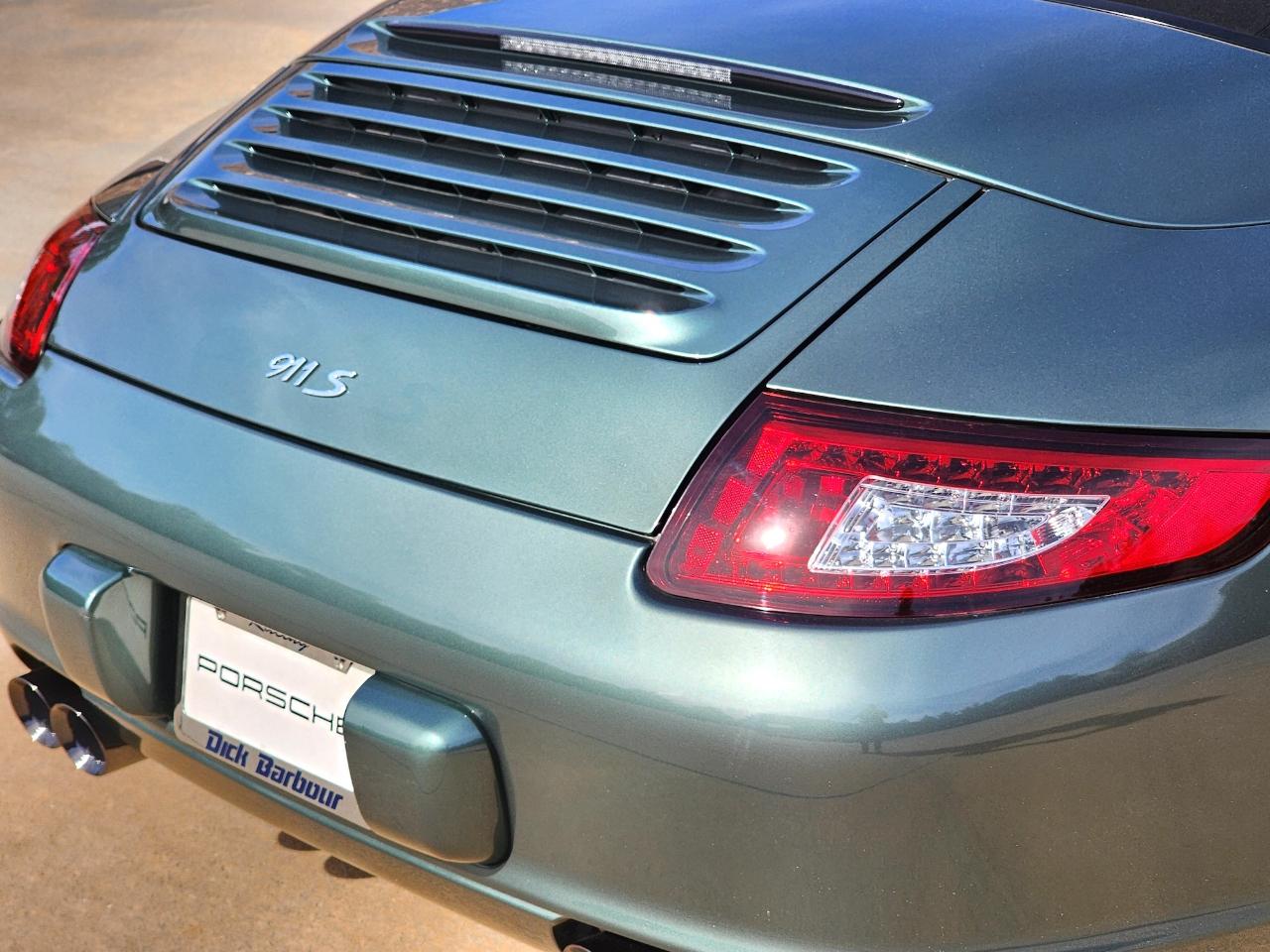 Porsche 911 Carrera  2008