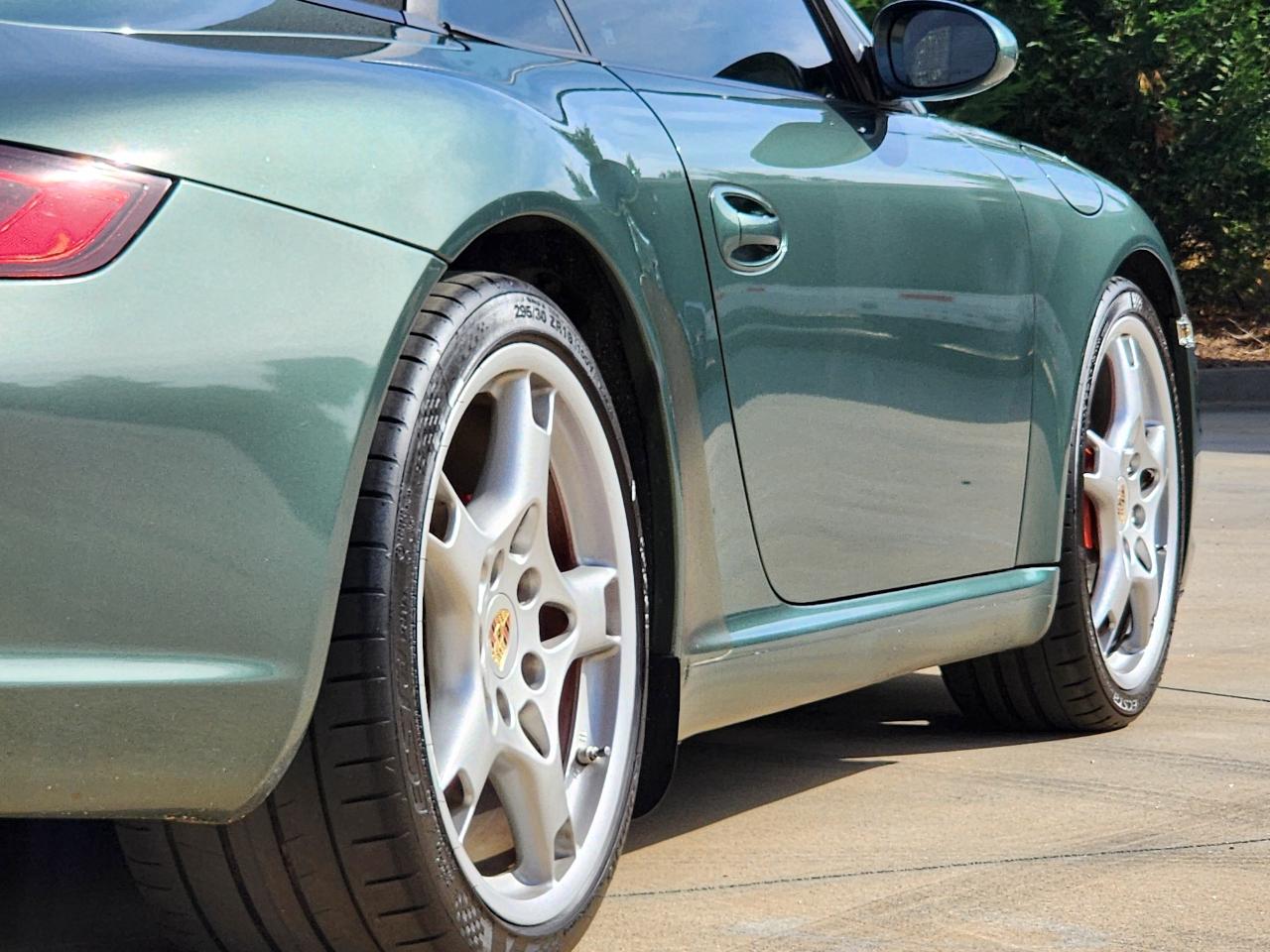 Porsche 911 Carrera  2008