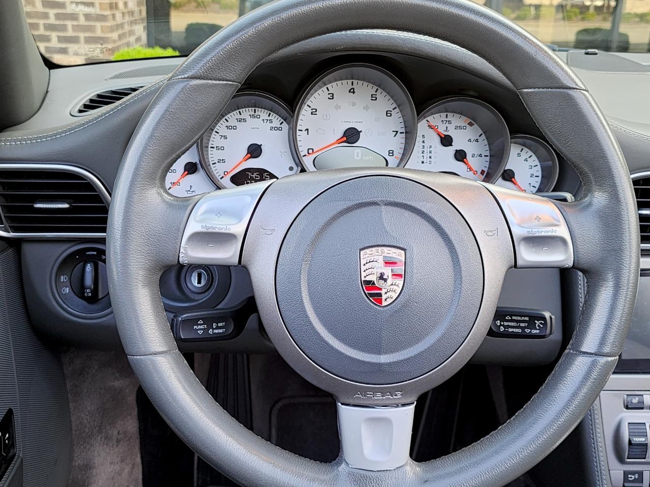 Porsche 911 Carrera  2008