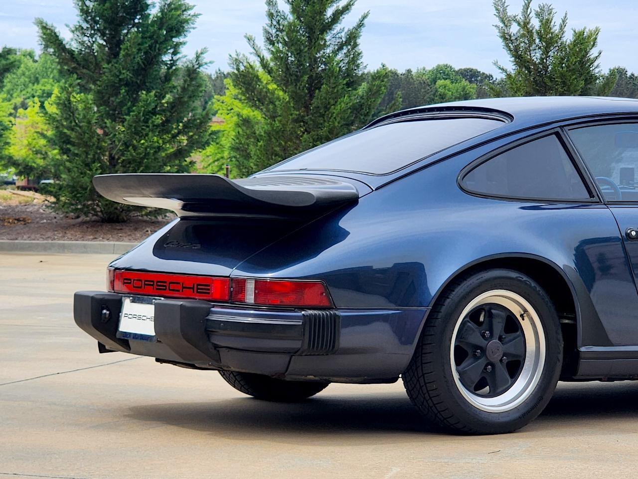Porsche 911 Carrera  1985
