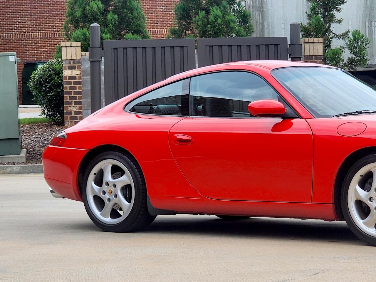 Porsche 911 Carrera  2000