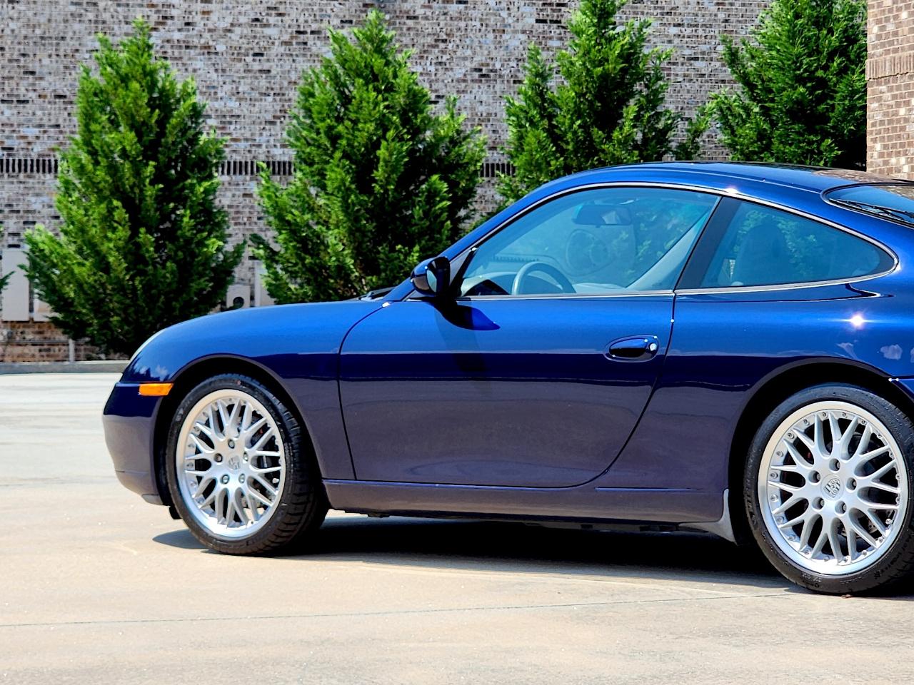 Porsche 911 Carrera  2001