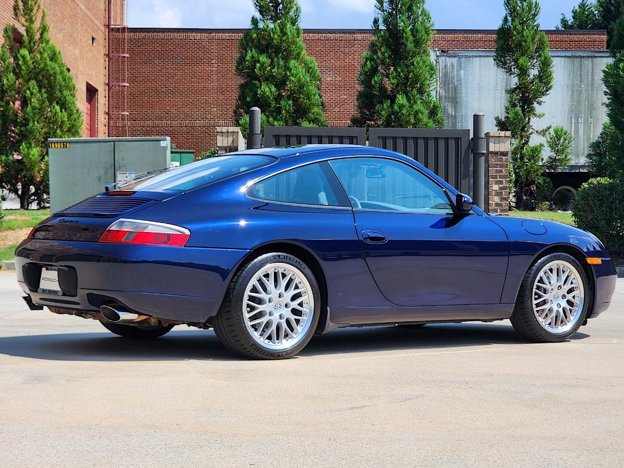 Porsche 911 Carrera  2001