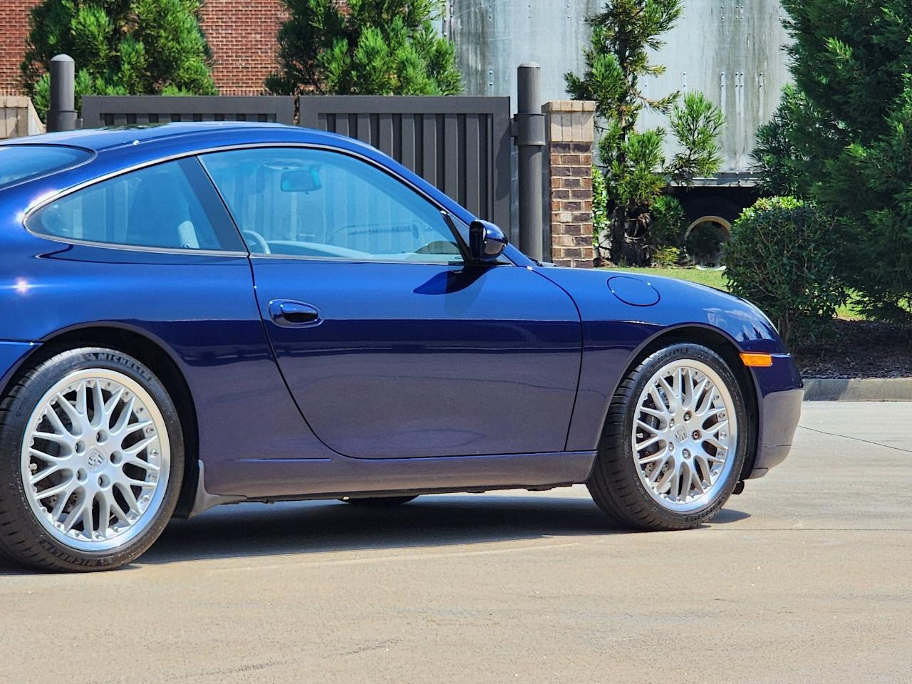 Porsche 911 Carrera  2001