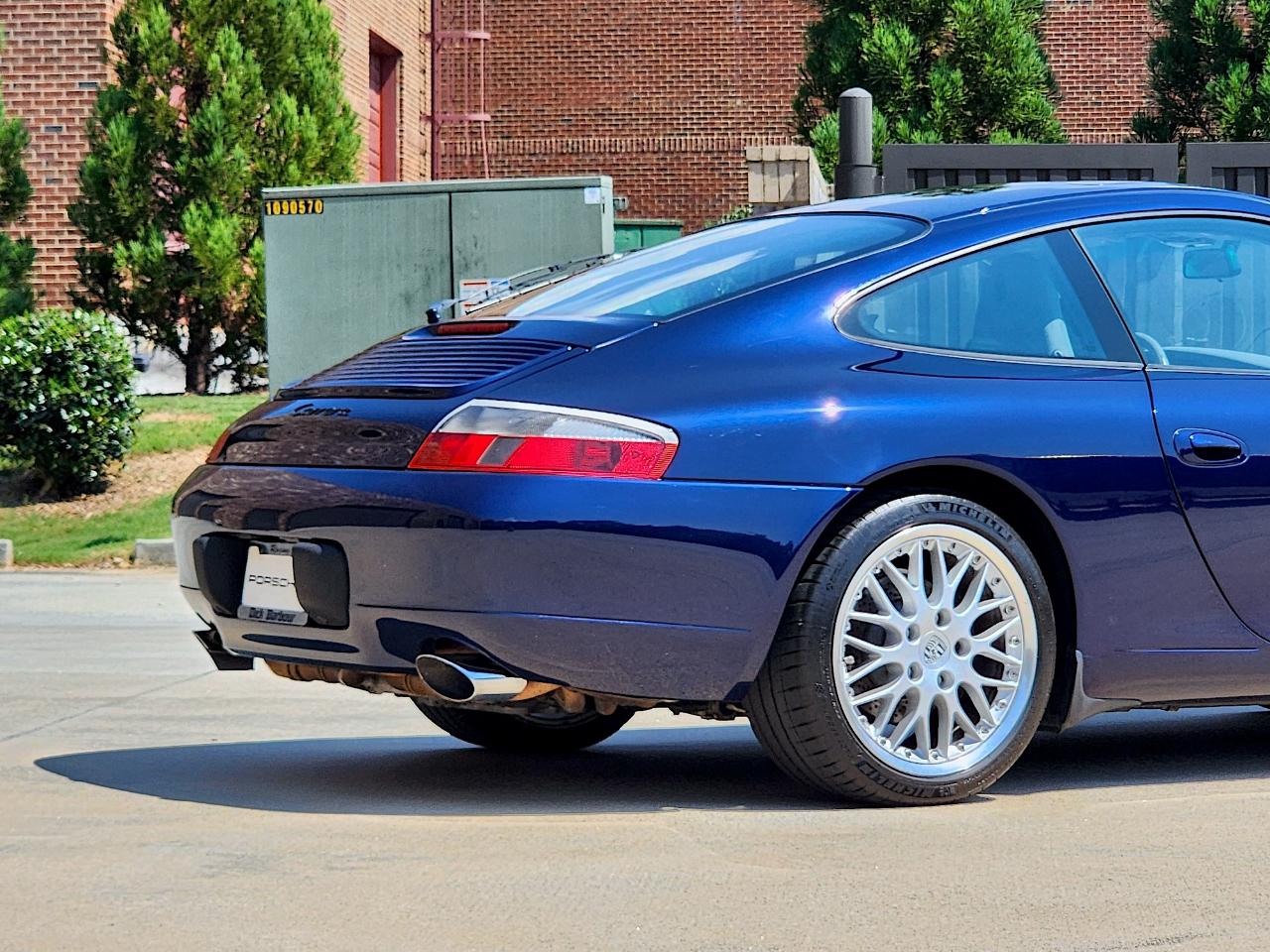 Porsche 911 Carrera  2001