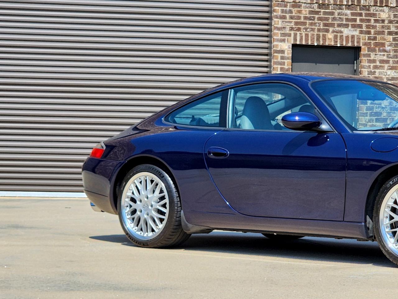 Porsche 911 Carrera  2001