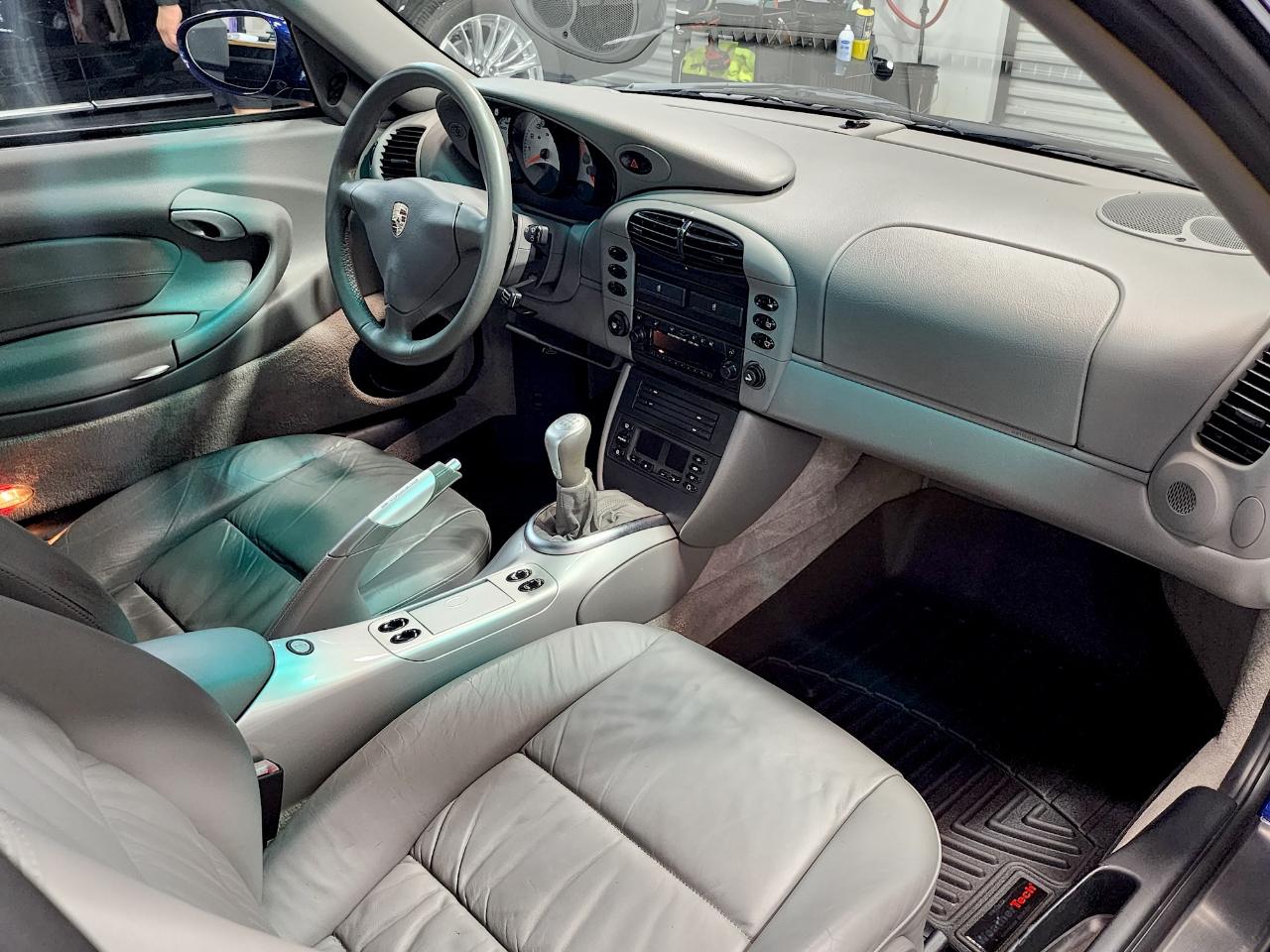 Porsche 911 Carrera  2001