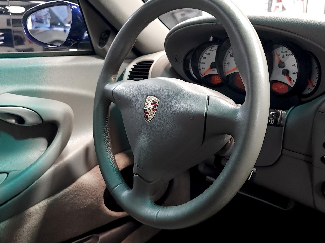 Porsche 911 Carrera  2001
