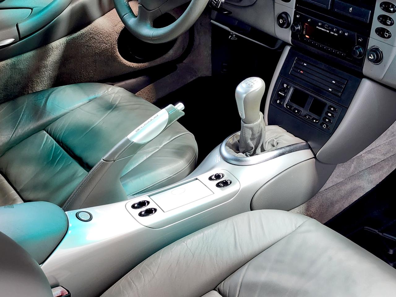 Porsche 911 Carrera  2001