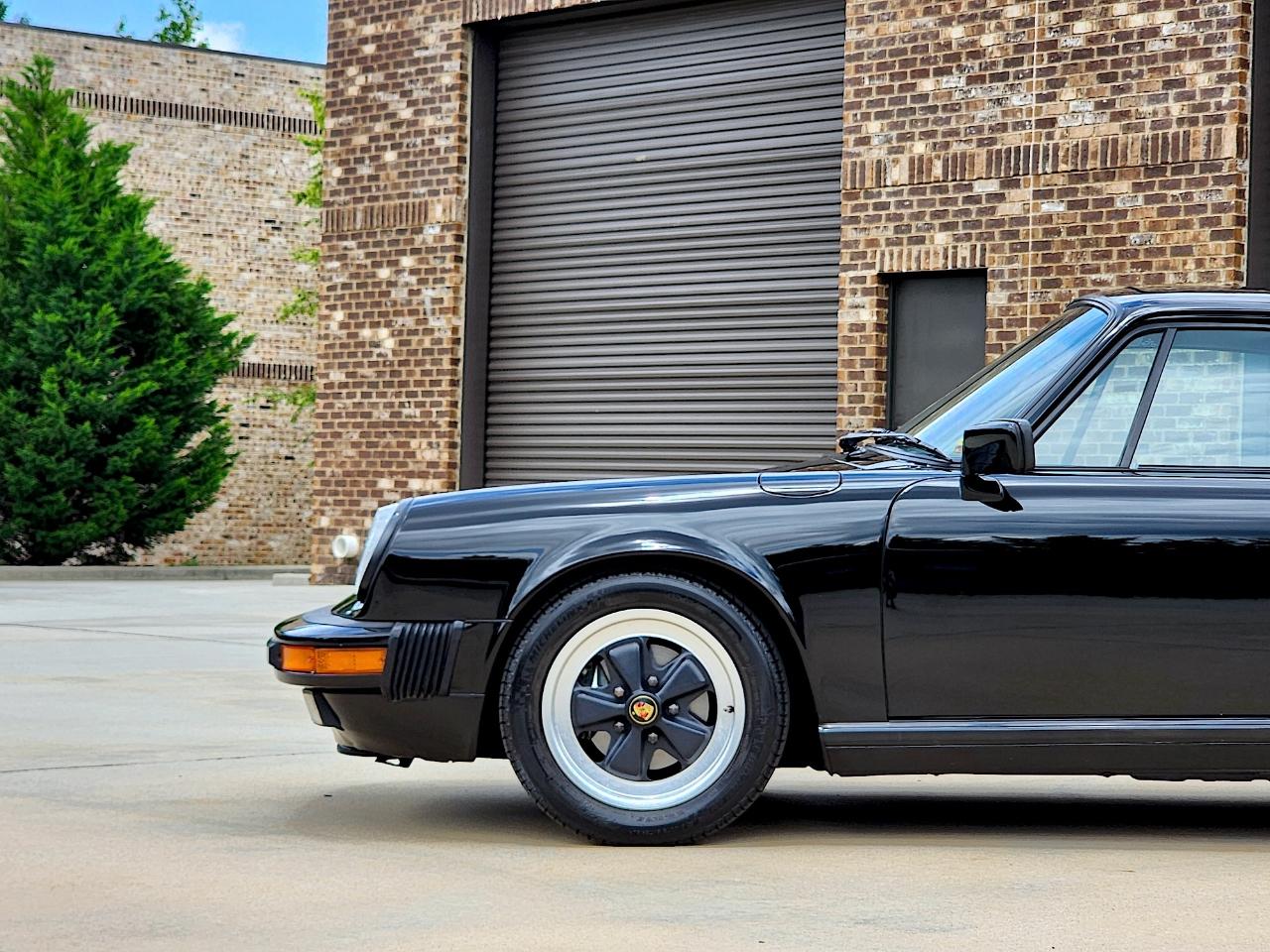 Porsche 911 Carrera  1988