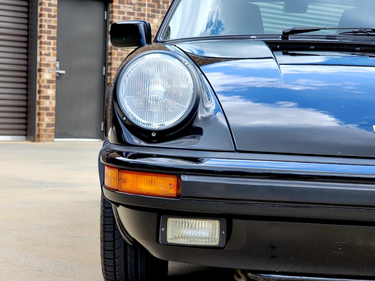 Porsche 911 Carrera  1988