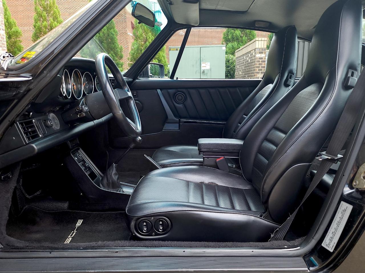 Porsche 911 Carrera  1988