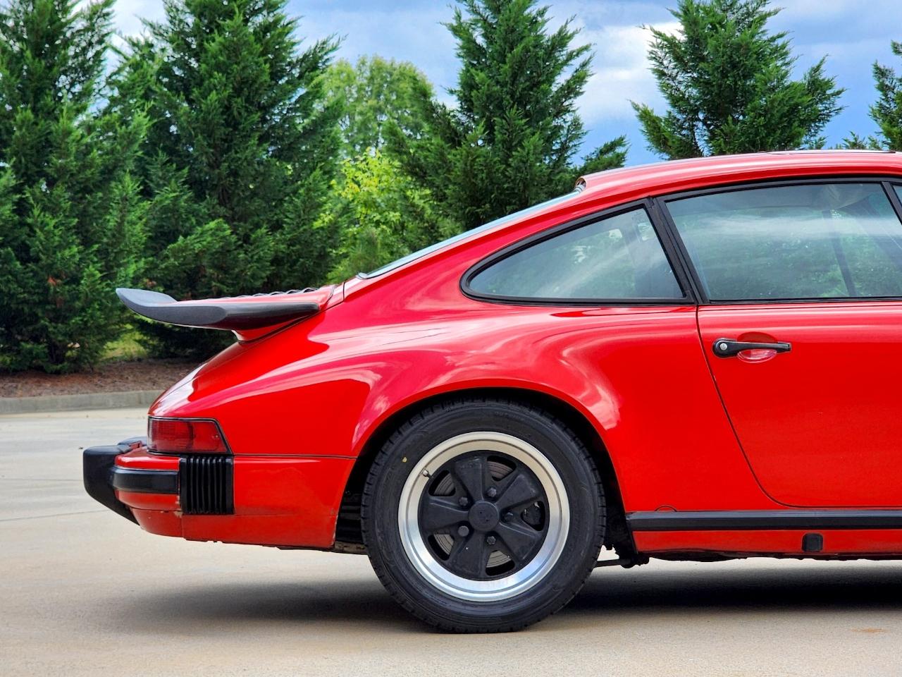 Porsche 911 Carrera  1984