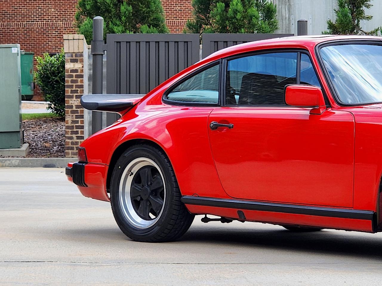 Porsche 911 Carrera  1984