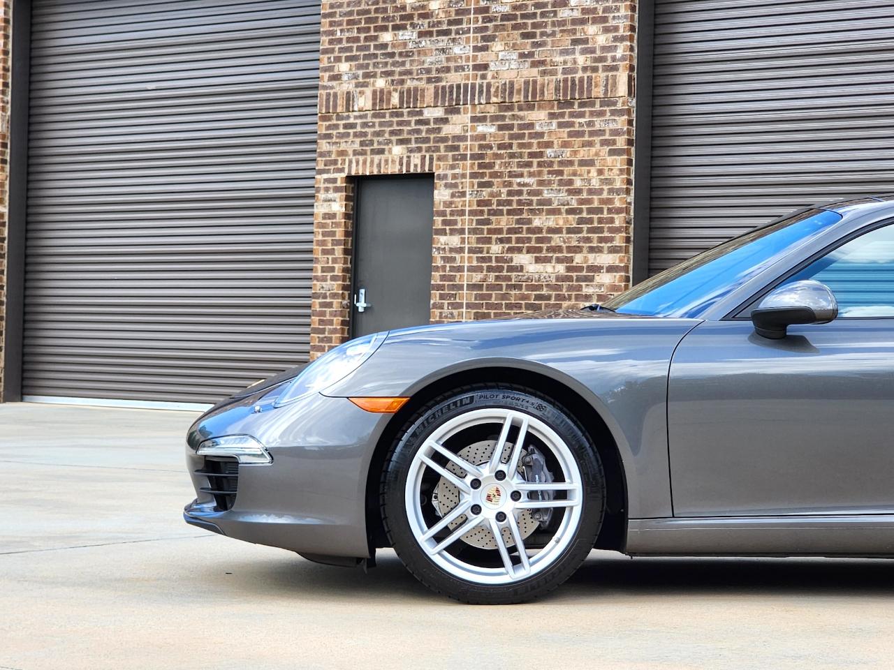 Porsche 911 Carrera  2012
