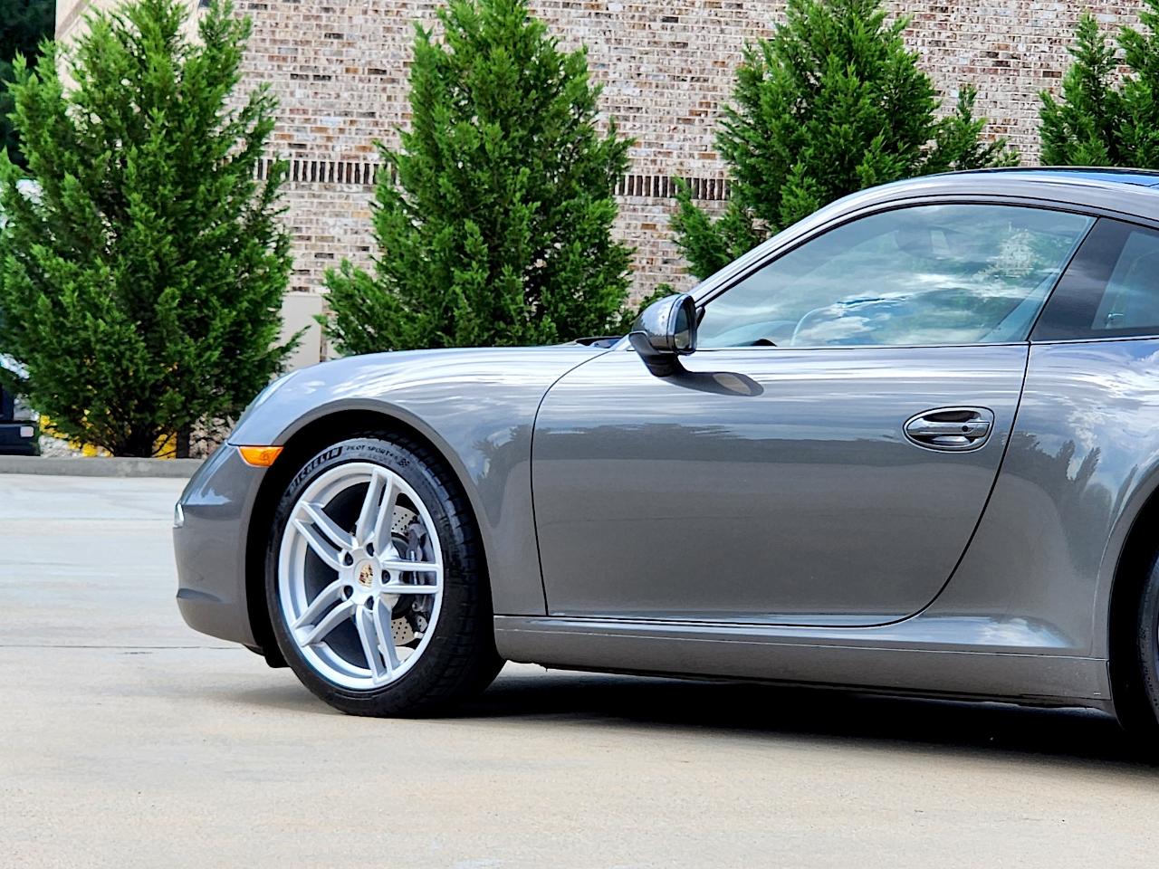 Porsche 911 Carrera  2012