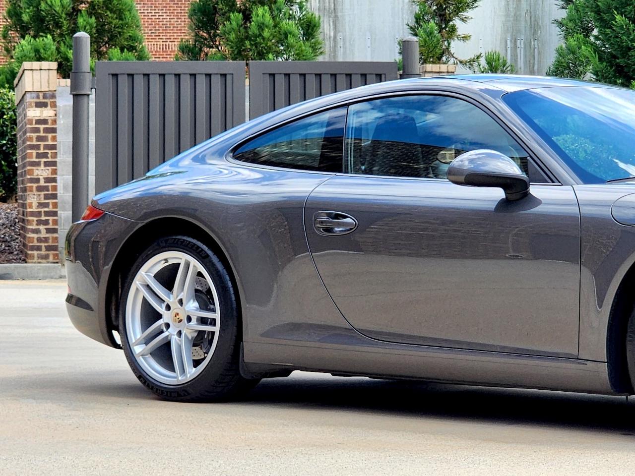 Porsche 911 Carrera  2012