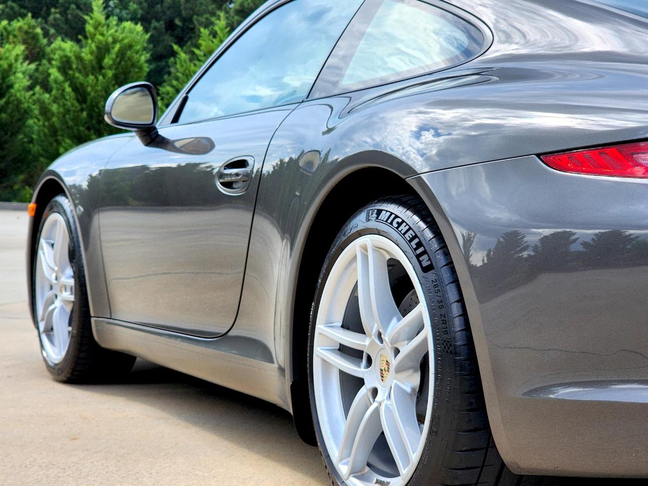 Porsche 911 Carrera  2012