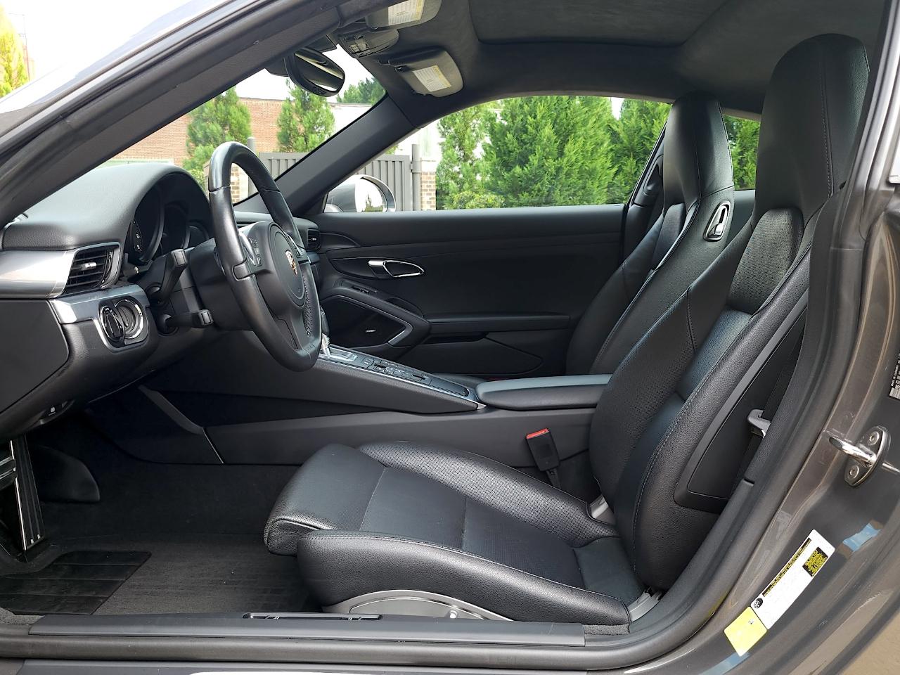 Porsche 911 Carrera  2012