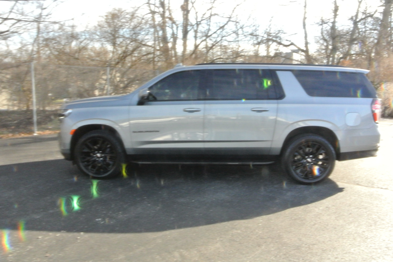 Chevrolet Suburban 4WD 4dr RST 2024