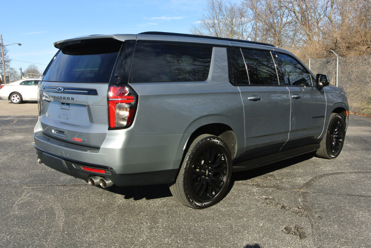 Chevrolet Suburban 4WD 4dr RST 2024