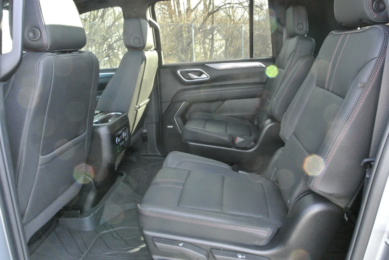 Chevrolet Suburban 4WD 4dr RST 2024