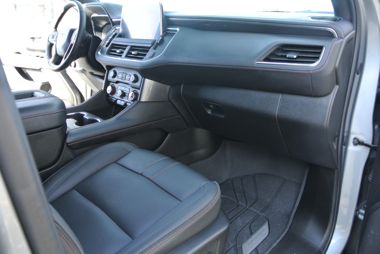 Chevrolet Suburban 4WD 4dr RST 2024