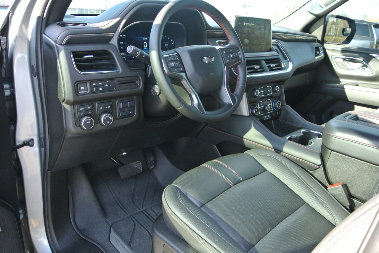 Chevrolet Suburban 4WD 4dr RST 2024