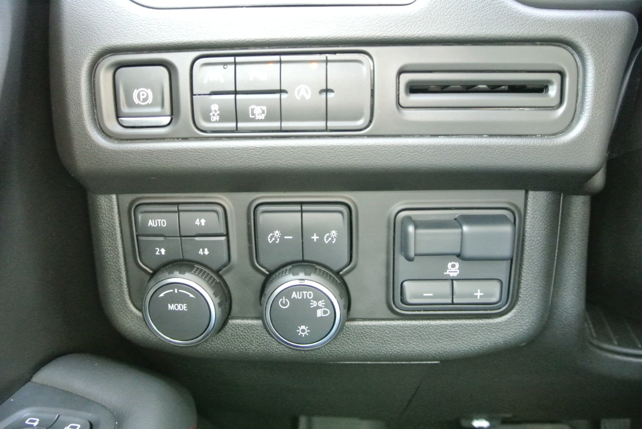 Chevrolet Suburban 4WD 4dr RST 2024