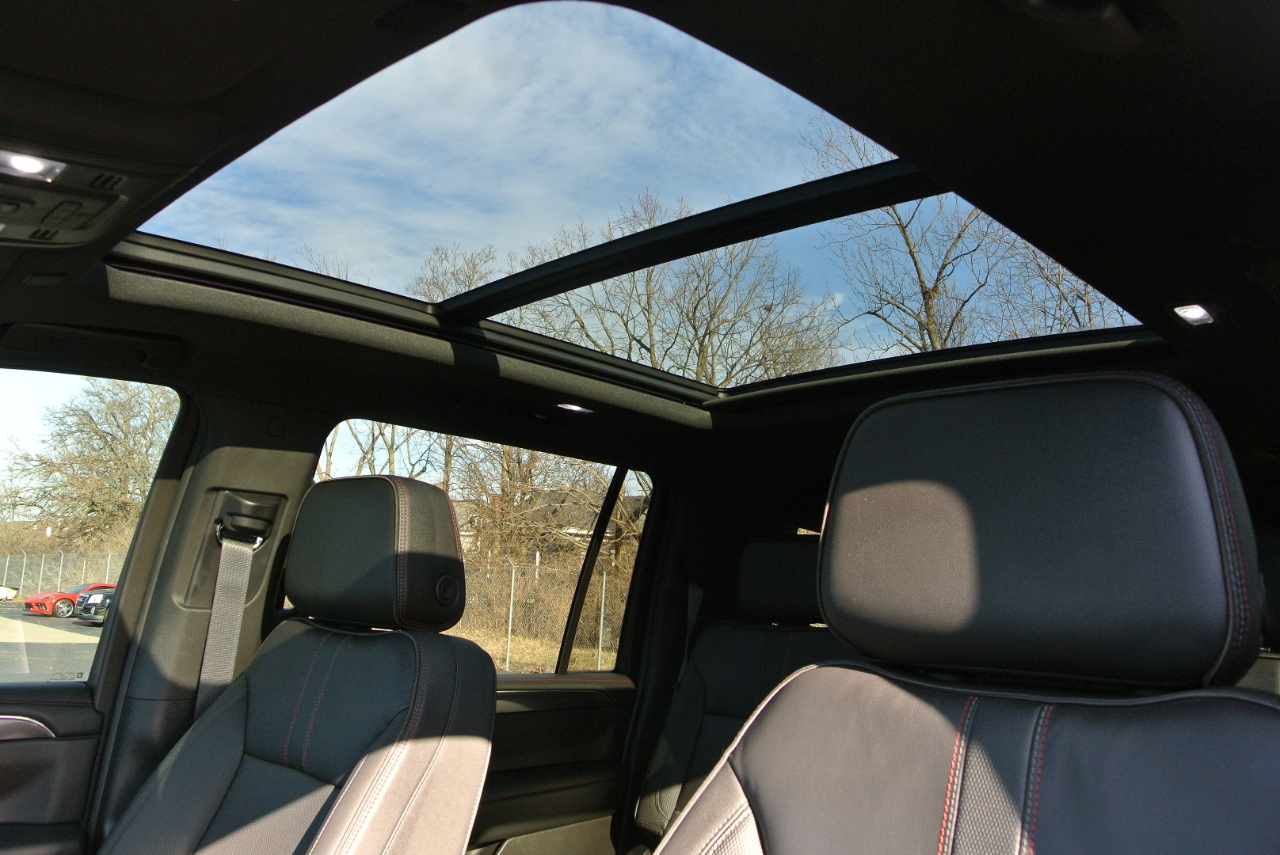 Chevrolet Suburban 4WD 4dr RST 2024