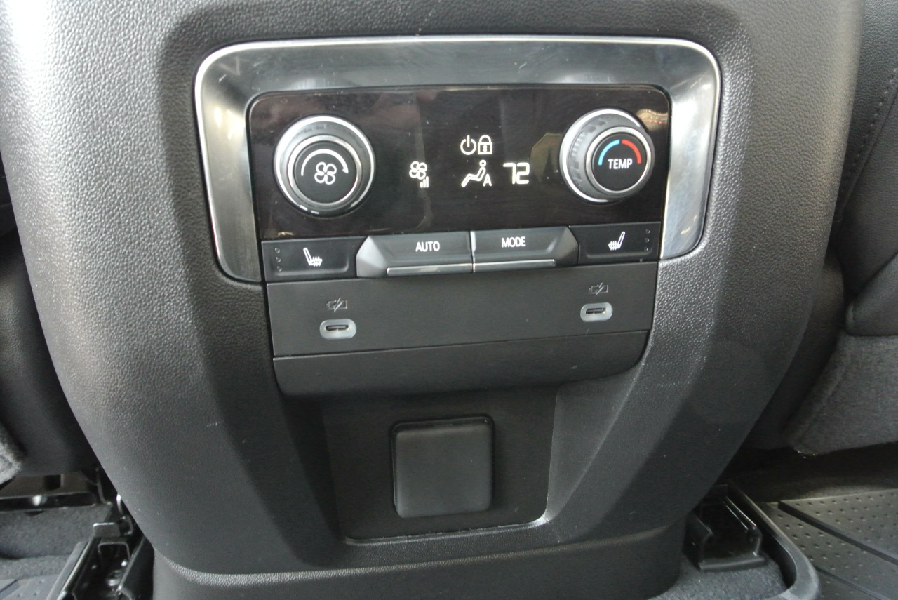 Chevrolet Suburban 4WD 4dr RST 2024