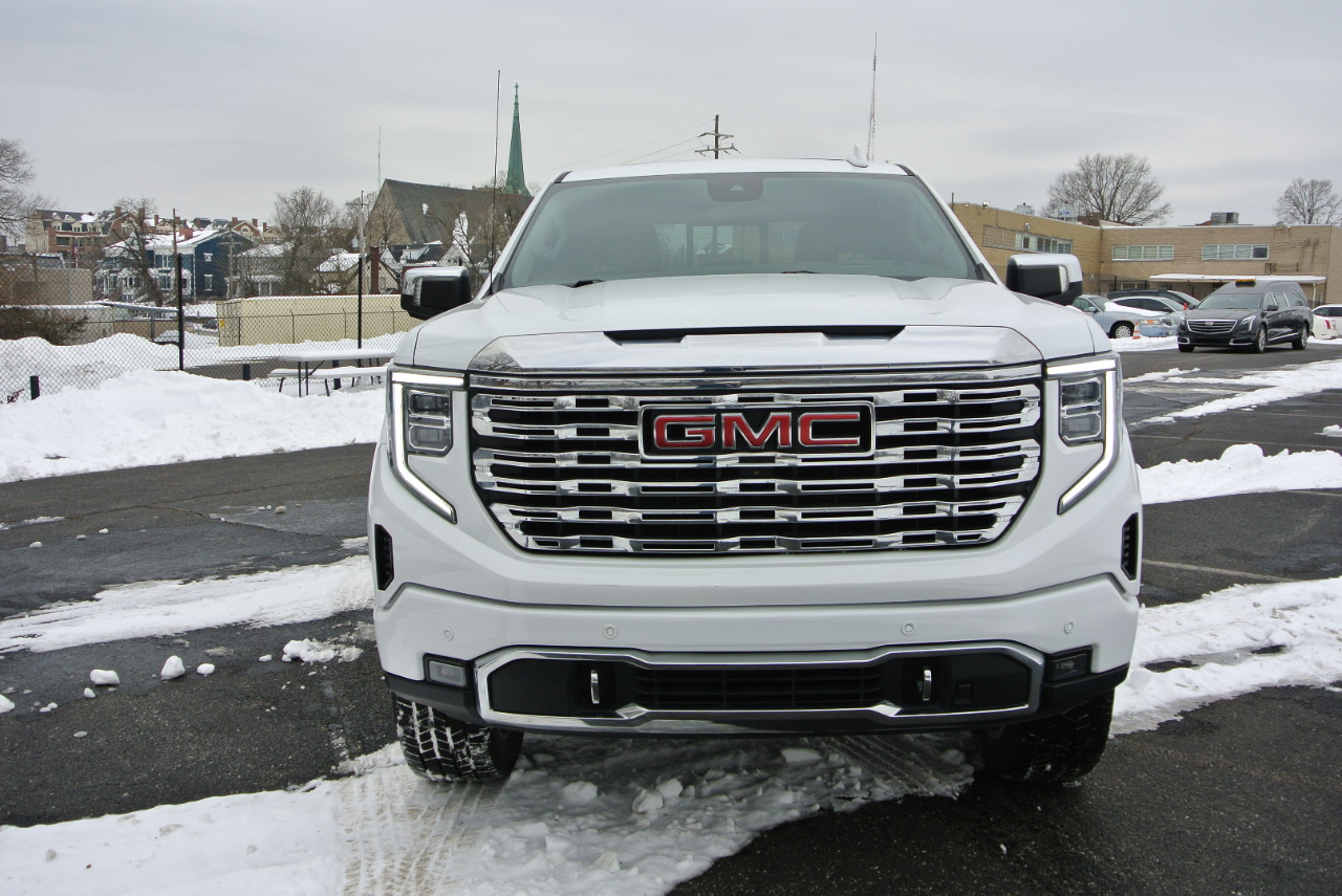 GMC Sierra 1500 4WD Crew Cab 157" Denali 2023