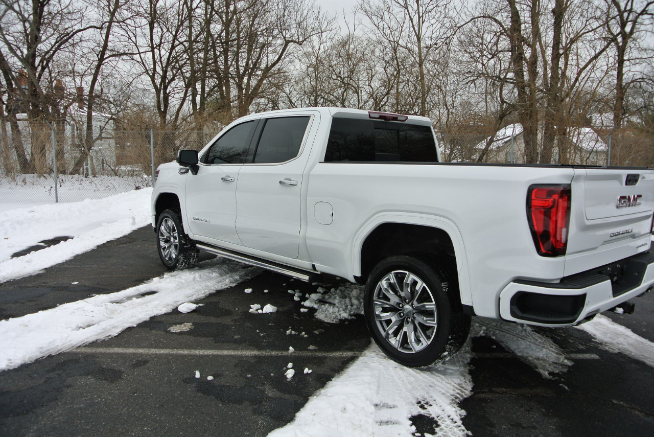 GMC Sierra 1500 4WD Crew Cab 157" Denali 2023