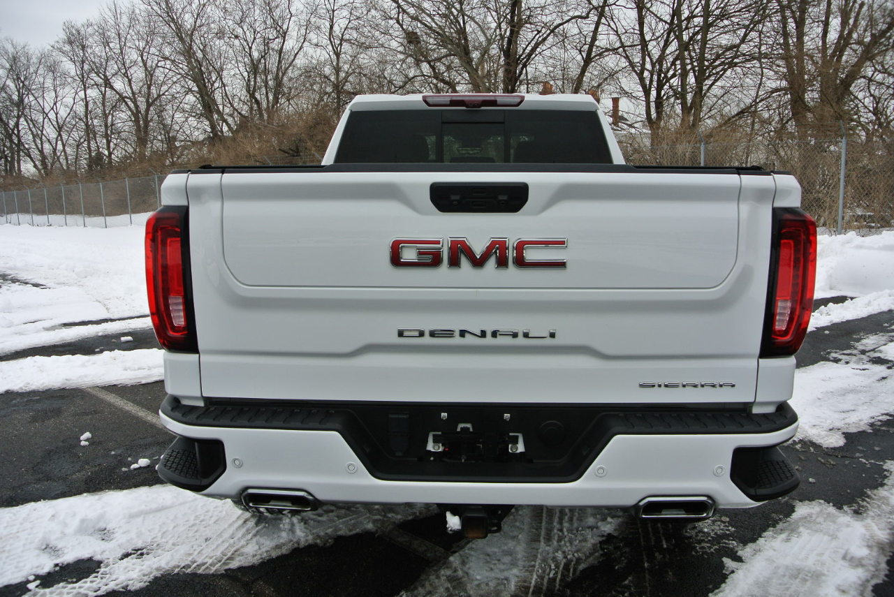 GMC Sierra 1500 4WD Crew Cab 157" Denali 2023