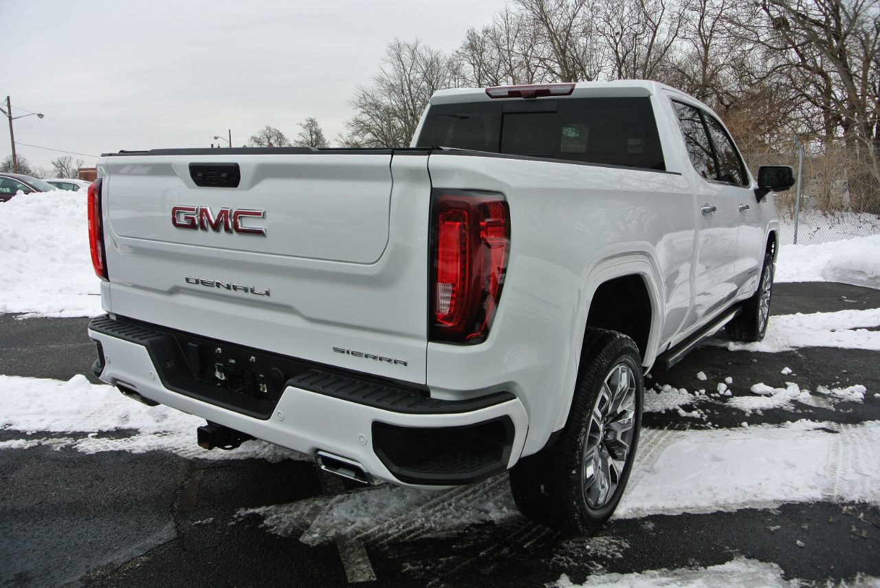 GMC Sierra 1500 4WD Crew Cab 157" Denali 2023