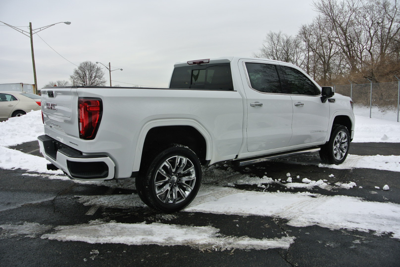GMC Sierra 1500 4WD Crew Cab 157" Denali 2023