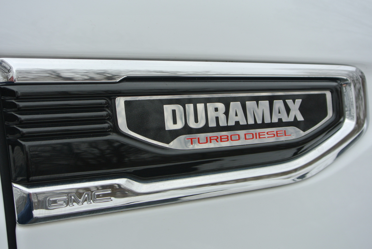 GMC Sierra 1500 4WD Crew Cab 157" Denali 2023