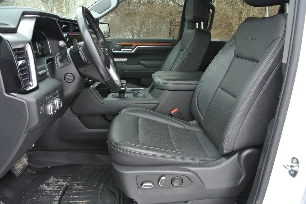 GMC Sierra 1500 4WD Crew Cab 157" Denali 2023