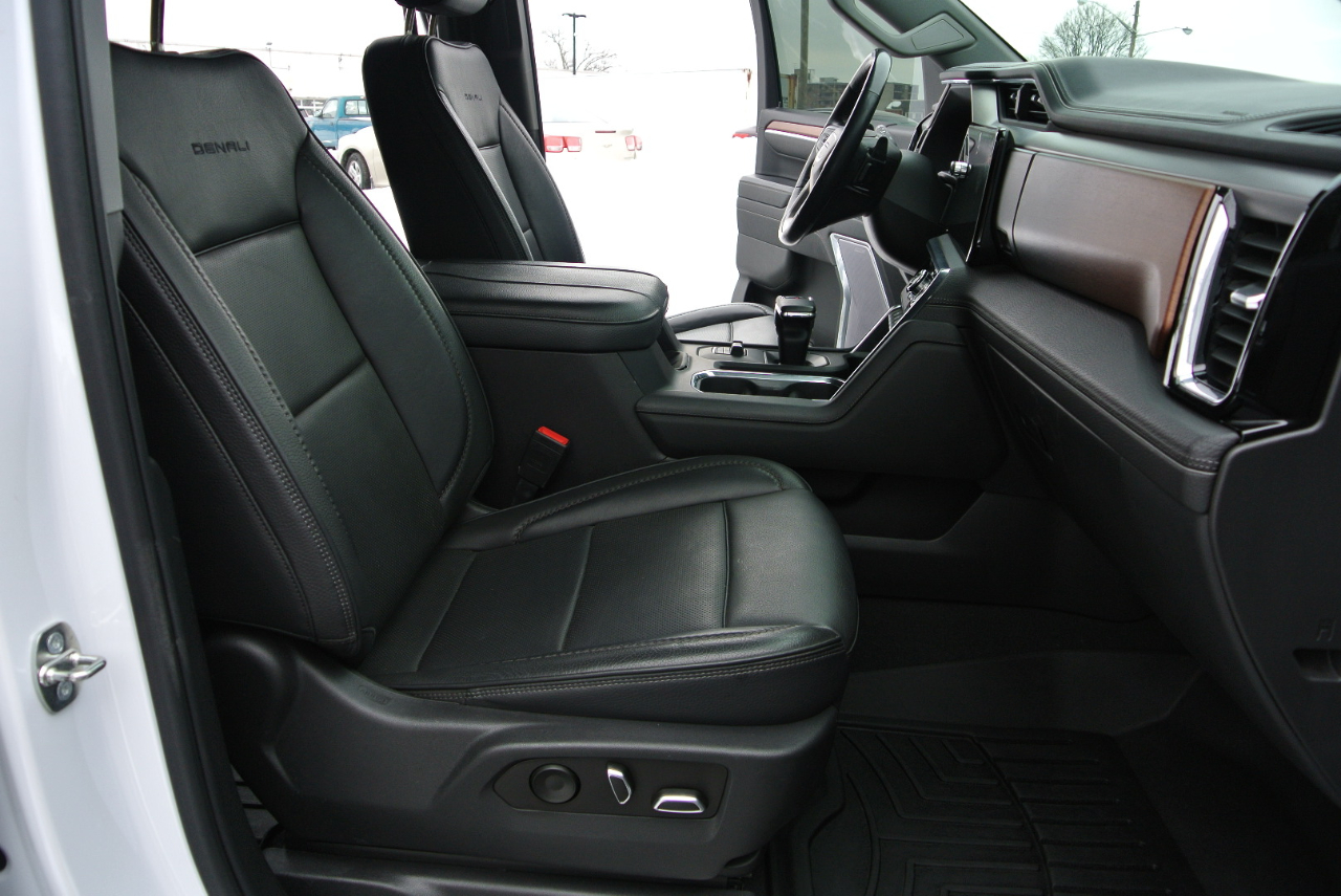 GMC Sierra 1500 4WD Crew Cab 157" Denali 2023