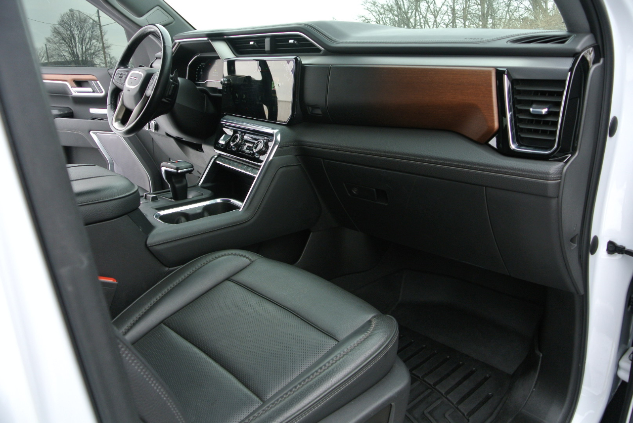 GMC Sierra 1500 4WD Crew Cab 157" Denali 2023