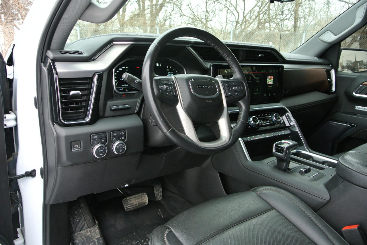 GMC Sierra 1500 4WD Crew Cab 157" Denali 2023