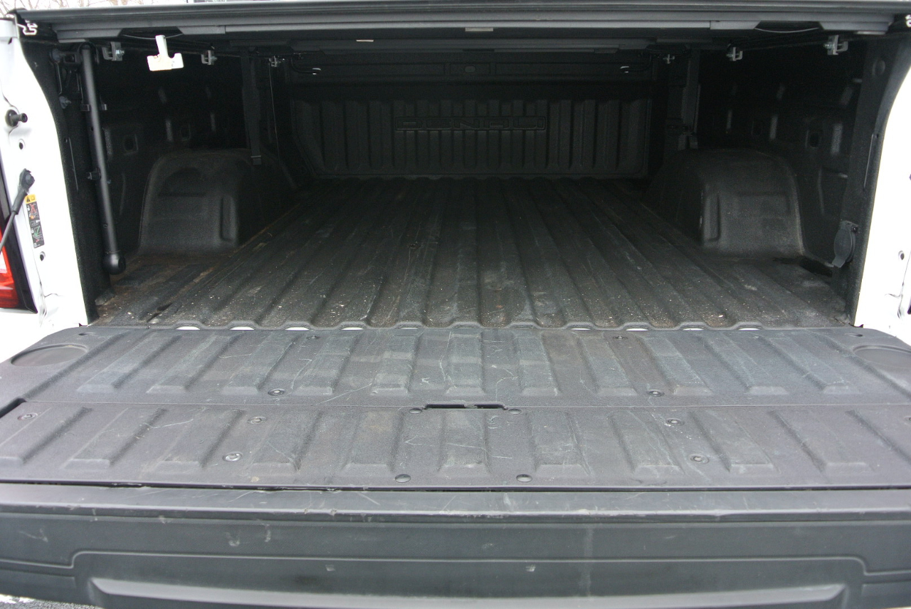 GMC Sierra 1500 4WD Crew Cab 157" Denali 2023