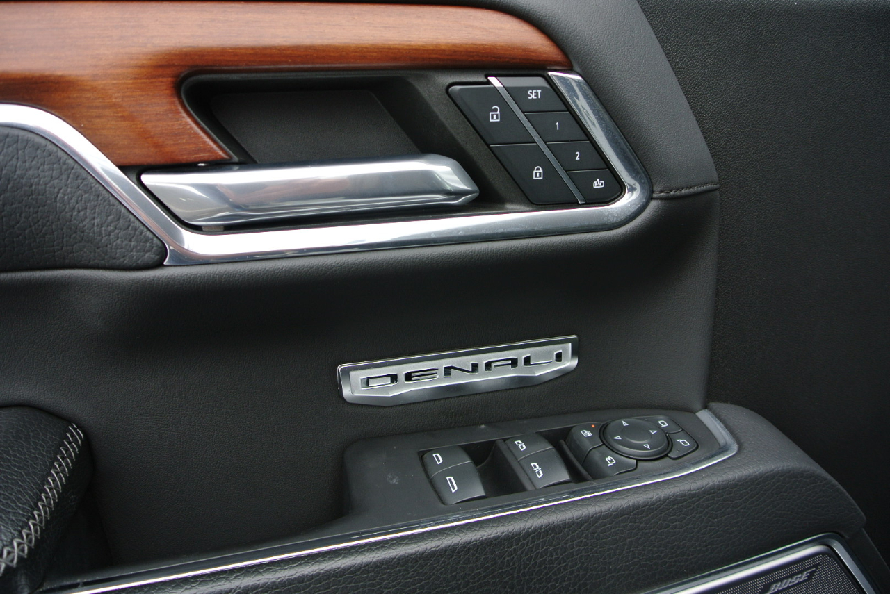 GMC Sierra 1500 4WD Crew Cab 157" Denali 2023