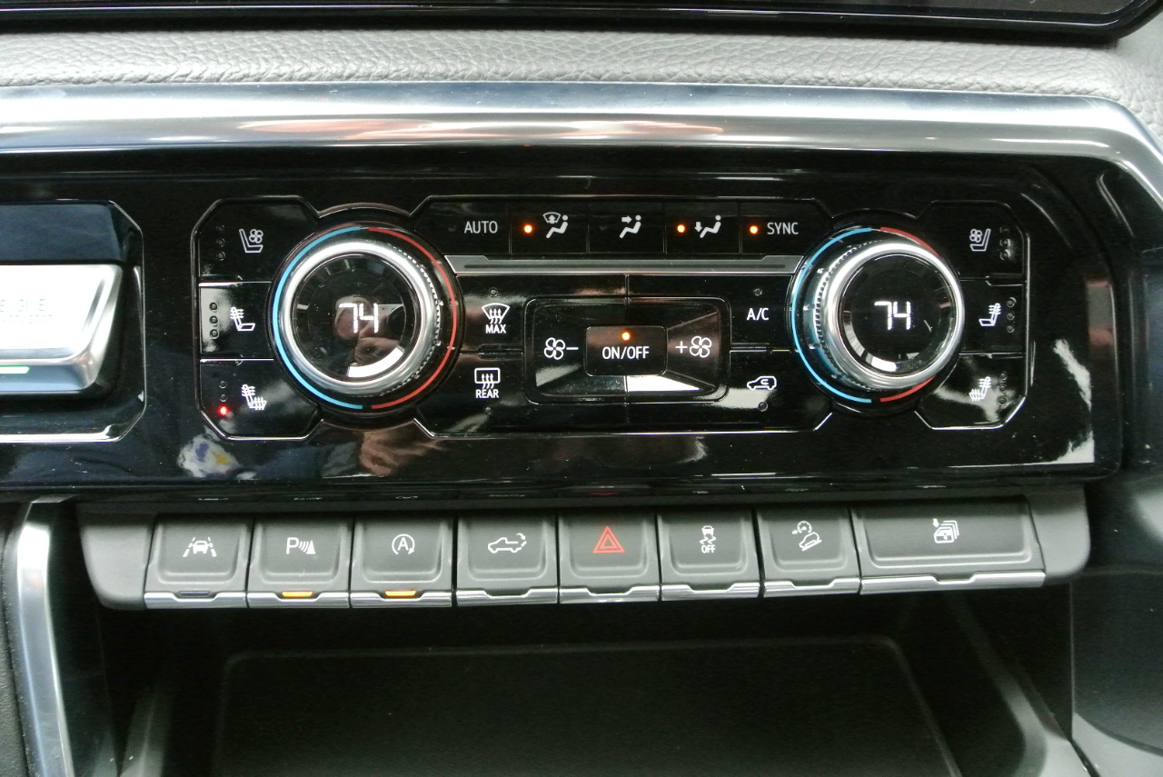 GMC Sierra 1500 4WD Crew Cab 157" Denali 2023